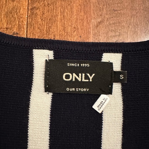 ASOS Only Navy and White V Neck Striped Sweater Sz Small - Picture 8 of 11